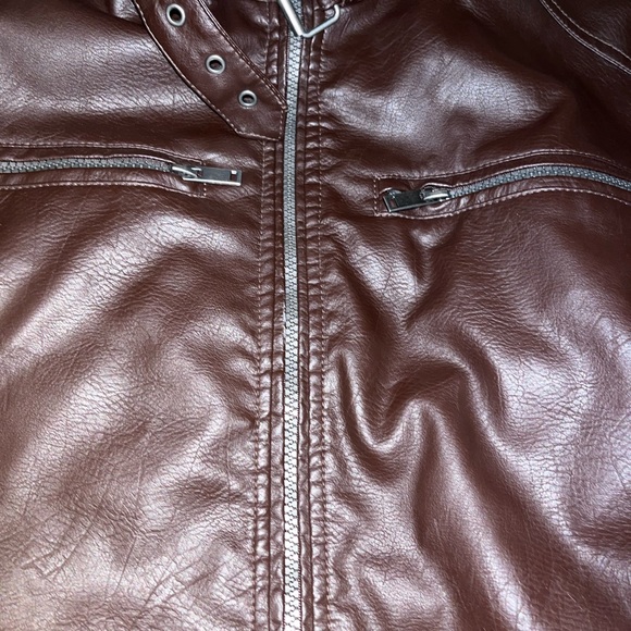 Function	 Keeps you warm


Delicate	 Washable - Picture 4 of 9